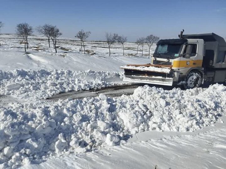 راهداری: ارتفاع برف اخیر در برخی از مناطق فیروزکوه به ۲ متر رسید