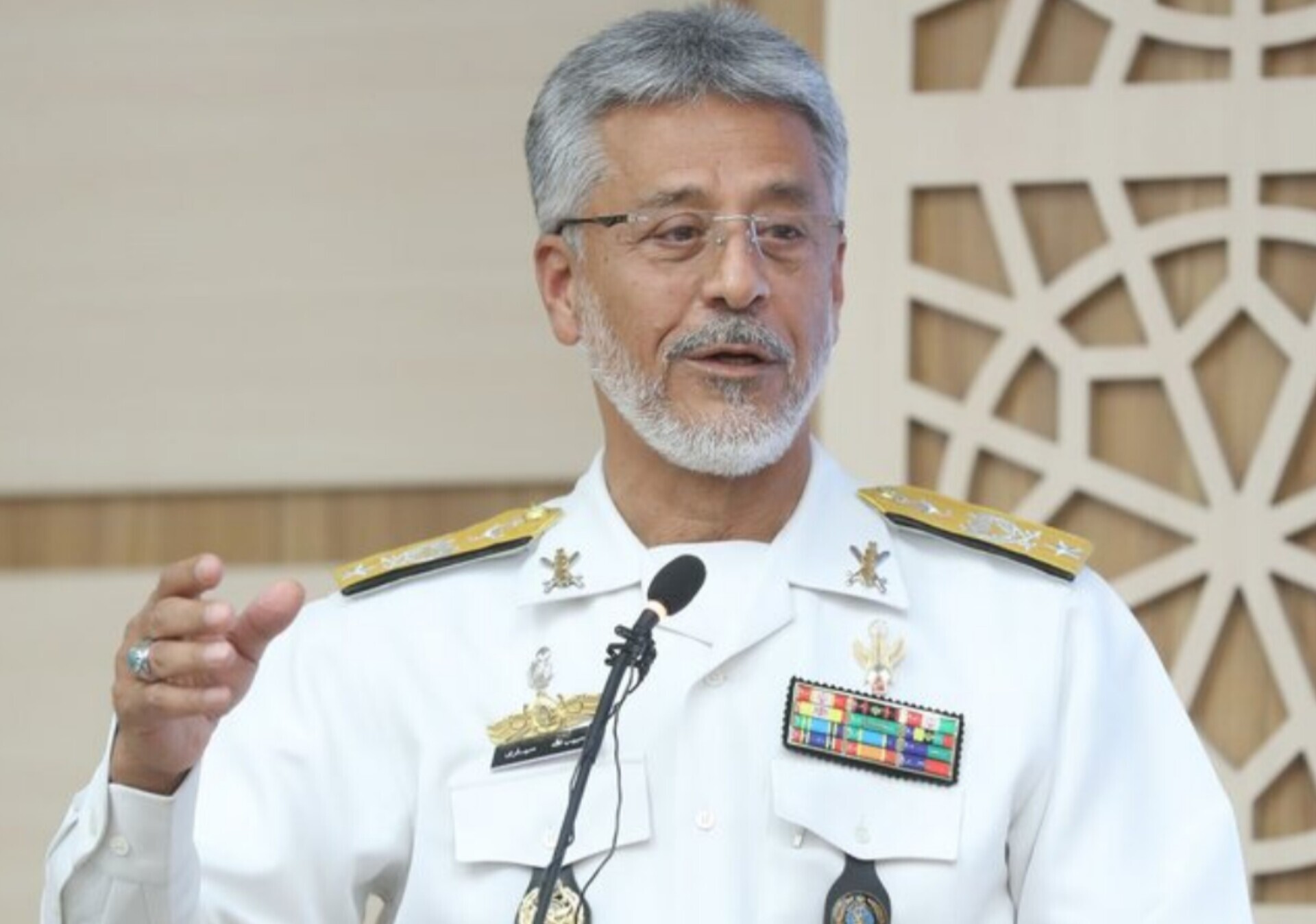 دریادار سیاری، معاون هماهنگ کننده ارتش: دشمنان به دنبال آن هستند تا با حضور ناو‌های بزرگ، طرف خود را بترسانند