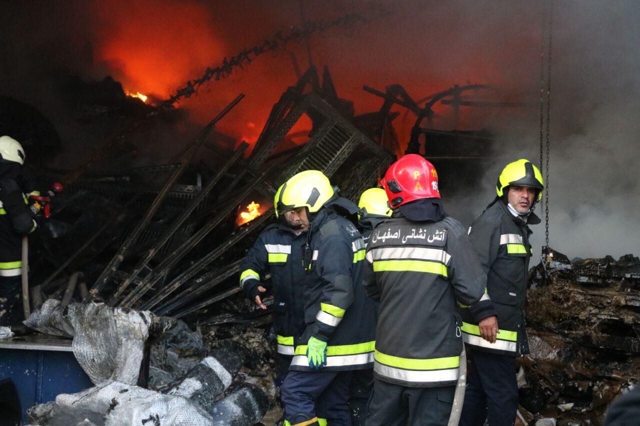 حریق انبار لوازم خانگی در اصفهان مهار شد