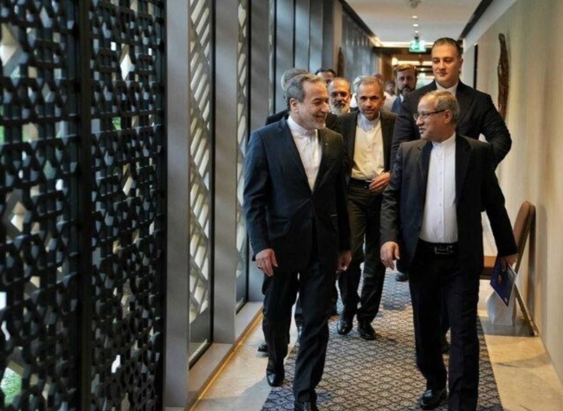 ایسنا: عراقچی با ویتکاف و داماد ترامپ در جریان مذاکرات روز گذشته، یک احوال‌پرسی معمول دیپلماتیک داشته‌اند