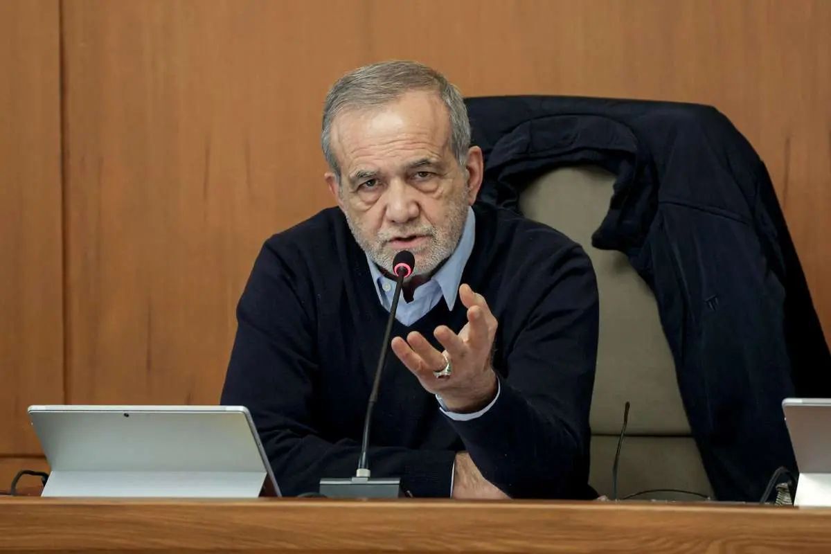 پزشکیان: بدون عدالت و حقیقت امکان اینکه جامعه‌ای سرپا بماند، بعید است/ ما ذهن خود را طوری قفل می‌کنیم تا نتواند بفهمد، کج بفهمد یا اصلاً حرف تازه‌ای به آن وارد نشود