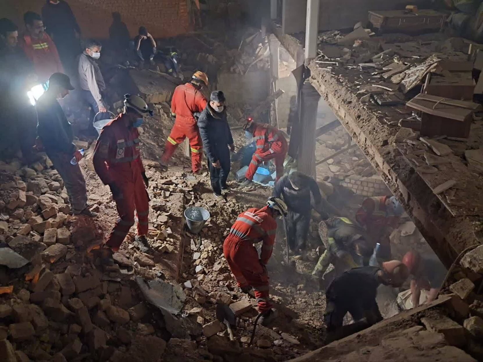 هلال احمر: ریزش ساختمانی مسکونی در قم بر اثر انفجار گاز با ۵ مصدوم و یک فوتی