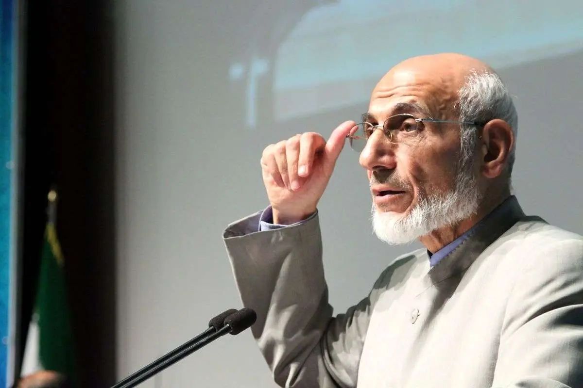 میرسلیم: اشکالی ندارد که درخواست‌های آمریکا را بررسی کنیم و حتی مذاکره غیر مستقیم داشته باشیم تا هشدارهای لازم را به آن‌ها بدهیم