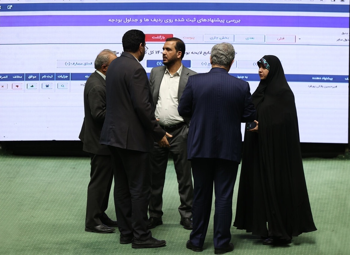 تصویب افزایش ۲۱ تا ۴۳ درصدی حقوق کارکنان در سال آینده / قالیباف: همه حقوق‌ها حداقل ۳۲ درصد افزایش می‌یابد