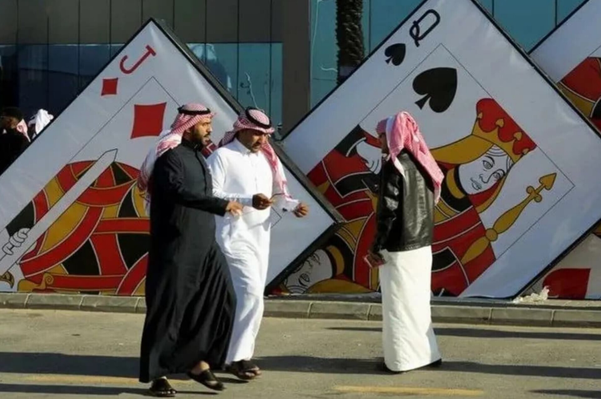 اکونومیست: امارات با احتیاط وارد بازار شرط‌بندی ورزشی و قمار آنلاین شده/ ابوظبی تاکنون یک مجوز برای «پلی۹۷۱»، یک پلتفرم محلی قمار آنلاین صادر کرده