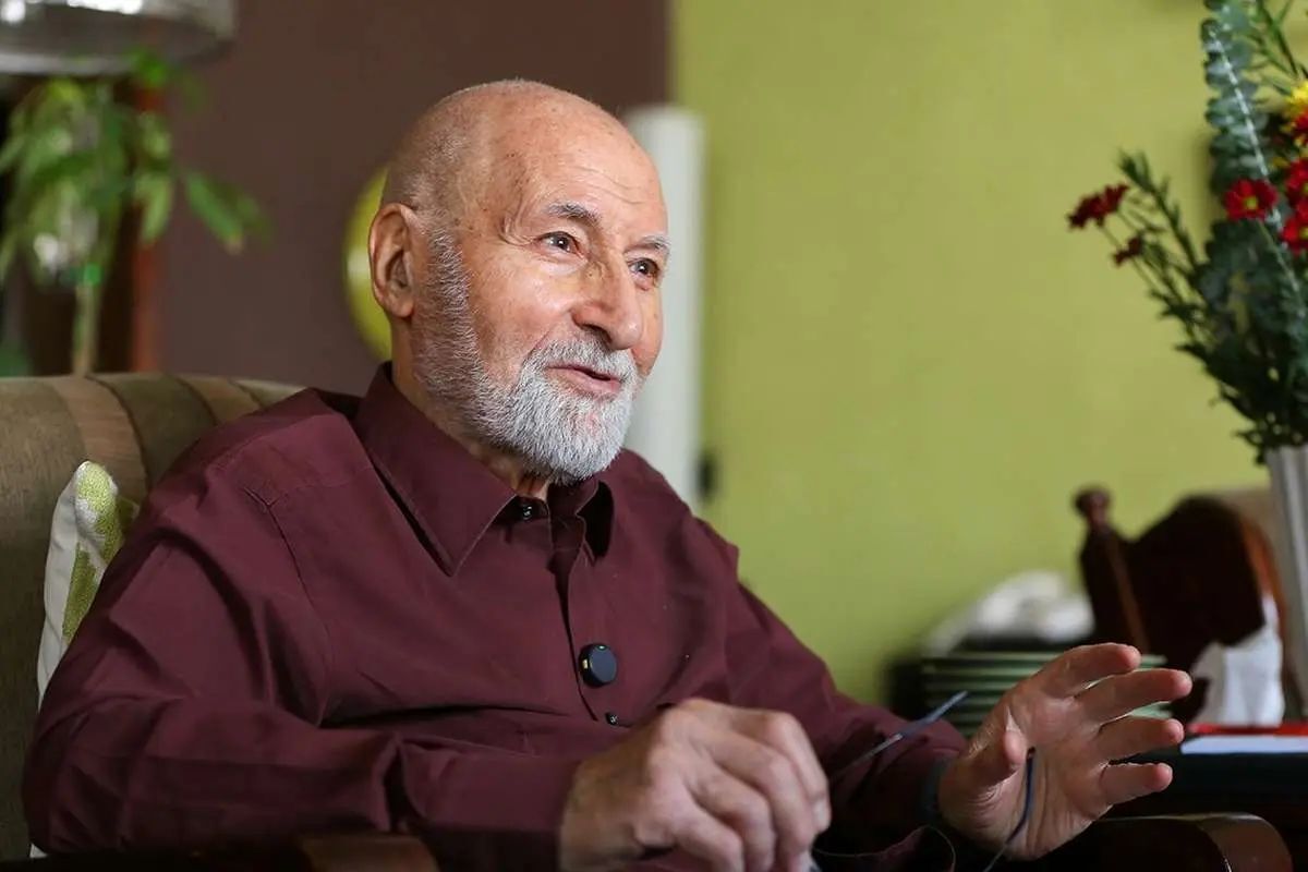 بهزاد نبوی: نظر امام بعد از آزادسازی خرمشهر، توقف جنگ بود/ فرماندهان با استدلال اینکه «یک قدم تا بصره فاصله داریم»، فشار آوردند که جنگ ادامه یابد