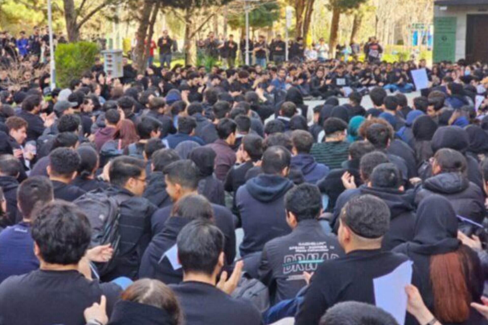 معاون دانشگاه تهران: امروز دو تجمع در دانشگاه تهران برگزار می‌شود؛ تلاش می‌کنیم که دو گروه دانشجویی مقابل یکدیگر قرار نگیرند