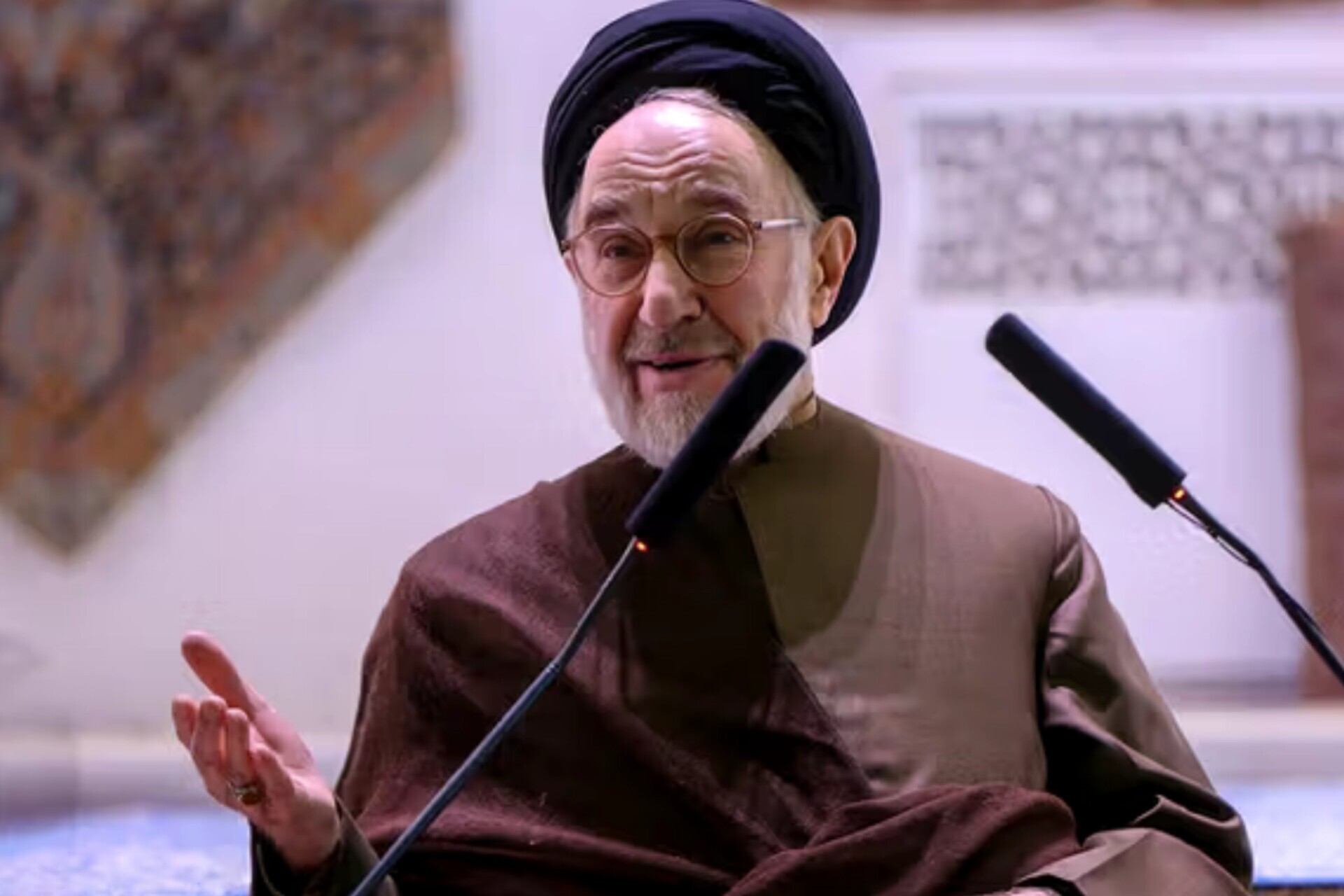 خبرگزاری دولت: خبر خروج سید محمد خاتمی از کشور از سوی نزدیکان وی تکذیب شد