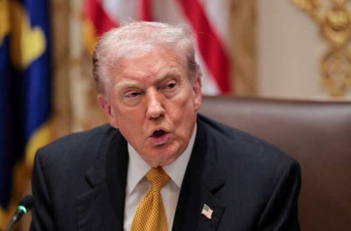 روزنامه اصولگرا: گزارش‌های رسانه‌های خارجی مانند خروج سید محمد خاتمی از کشور، مهم‌ترین لایه از دکترین تسلیم تحمیلی ترامپ است