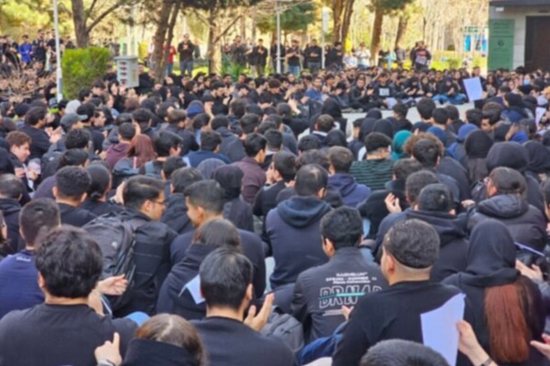 واکنش سخنگوی دولت به تجمعات اخیر در دانشگاه‌ها: عصبانیت‌ها را درک می‌کنیم/ تعداد کمی از کلاس‌ها به خاطر عدم حضور دانشجویان تشکیل نمی‌شود، این موضوع را انکار نمی‌کنیم