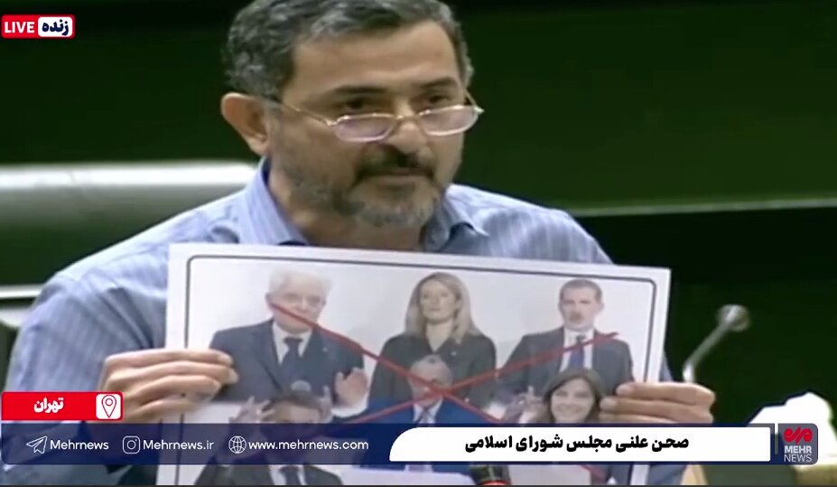 نماینده مجلس تصاویر سران اروپایی را به سطل آشغال ریخت
