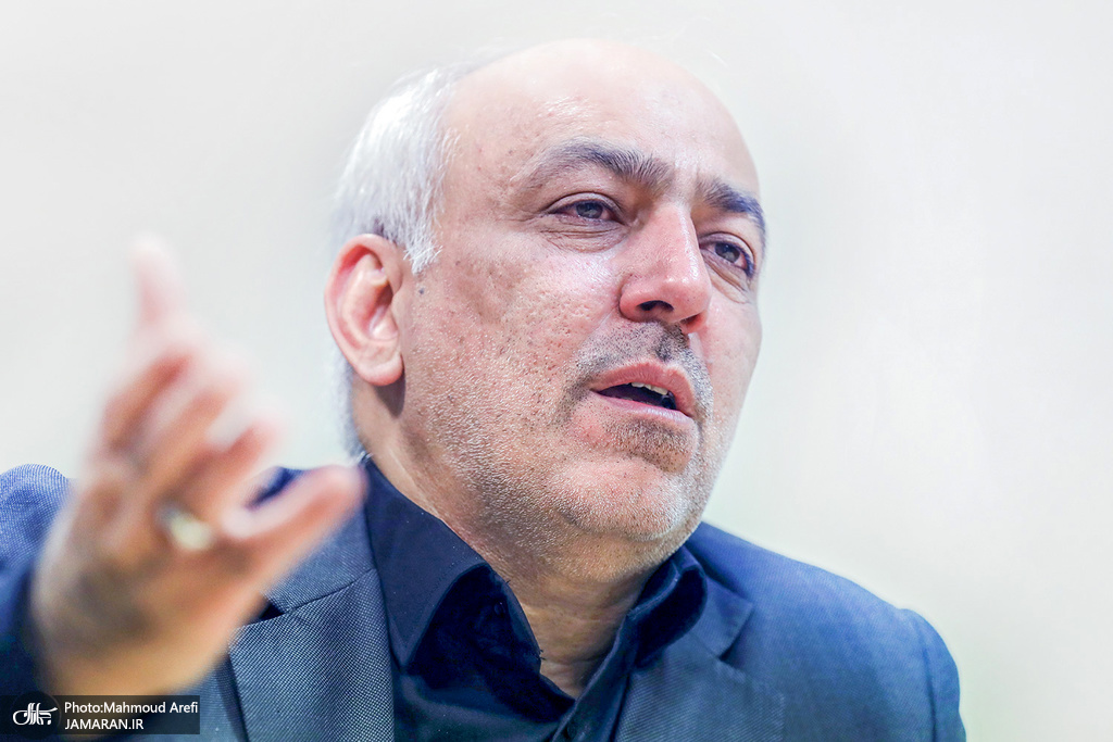 وکیل شکوری راد: نامه قاضی به زندان برای اعزام شکوری راد به پزشکی قانونی صادره شده است / اگر پزشکی قانونی تشخیص دهد که وی هم اکنون توانایی لازم برای تحمل شرایط بازداشت و حبس را ندارد، آزاد می‌شود