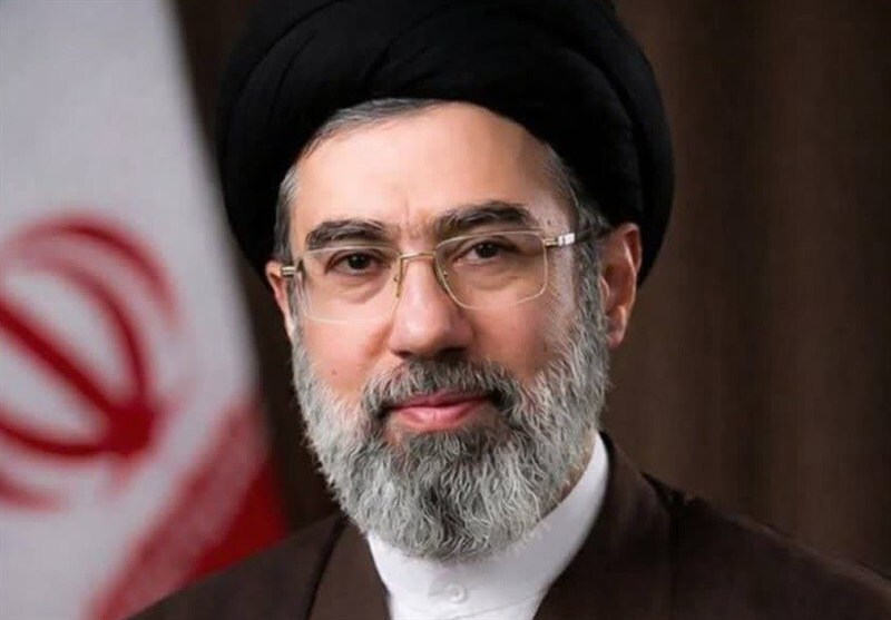 اولین پیام آیت‌الله مجتبی خامنه‌ای؛ تنگه هرمز باید بسته بماند/ کشورهای همسایه باید تکلیف خود را با متجاوزین به وطن ما معلوم کنند