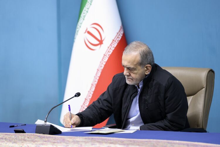 دعوت پزشکیان از مردم برای حضور در تشییع شهدای ناوگان دنا: این جوانان در آب‌های آزاد جهان، ندای صلح سر داده بودند