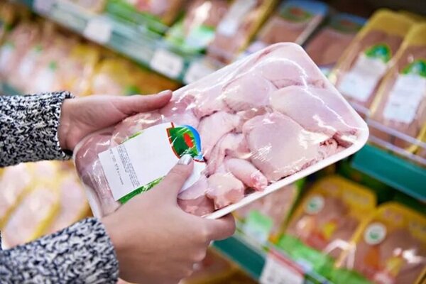 ۹۰۰ تن مرغ در بازار اصفهان توزیع شد