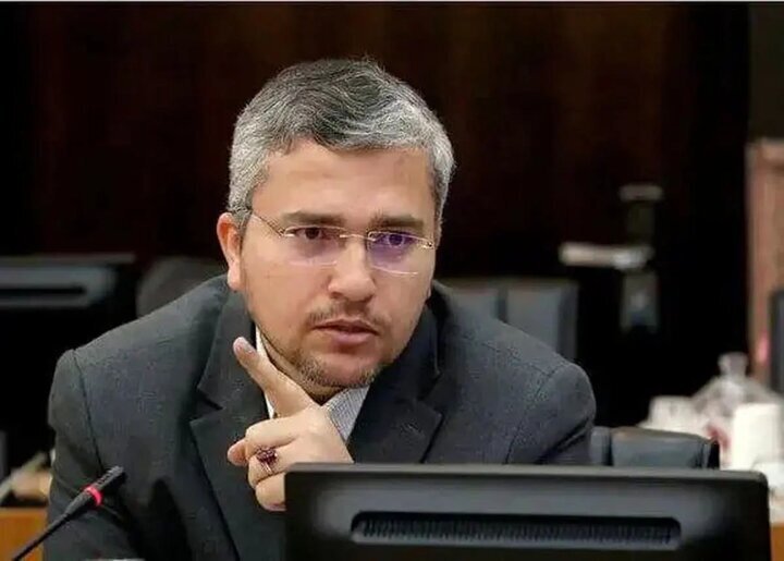 رضایی، مجلس: بزرگترهای زلنسکی باید تنبیه جدی شود