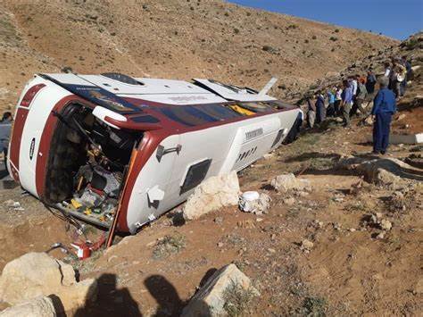 واژگونی مینی‌بوس حامل دانش‌آموزان ۲۵ نفر مصدوم به جای گذاشت