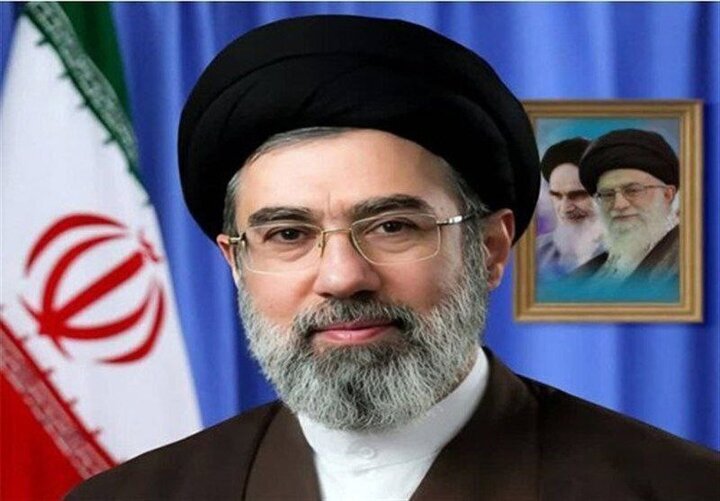 آیت‌الله خامنه‌ای: عهد می‌بندیم که انتقام خون رهبر شهید و همه‌‌ی شهیدان این دو جنگ را از قاتلین جنایتکار بگیریم