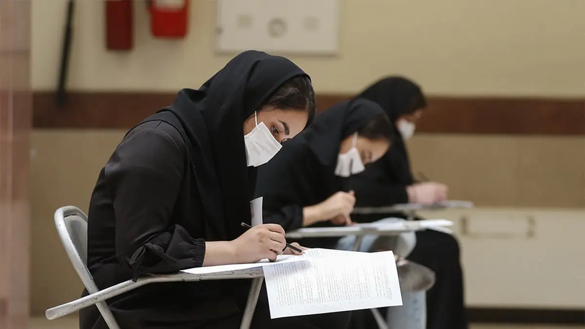 شرایط سخت کنکوری‌های اهواز در تاریکی و گرمای ۵۰ درجه!
