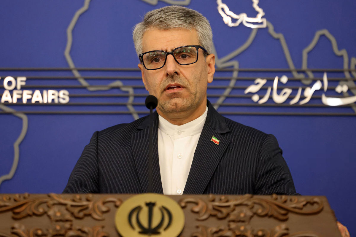 بقایی: اقدام فرانسه در اخراج دیپلمات‌های ایرانی قابل توجیه نیست