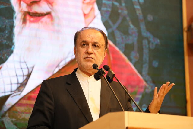 حاجی‌بابایی: به‌صلاح نیست بنزین گران شود تا وضعیت جامعه را به‌هم بزند