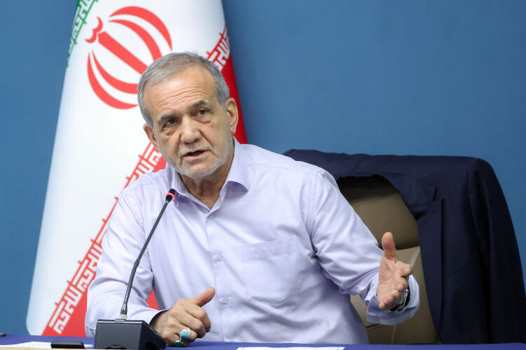 پزشکیان: دیدار با رهبری بسیار خوب بود؛ حدود ۷ ساعت در خدمت ایشان بودم/ در خصوص مشکلات ناشی از تحریم صحبت کردیم
