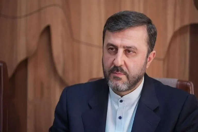 واکنش کیهان به سفر غریبآبادی: به دلیل ممنوعیت حجاب نباید میرفت!